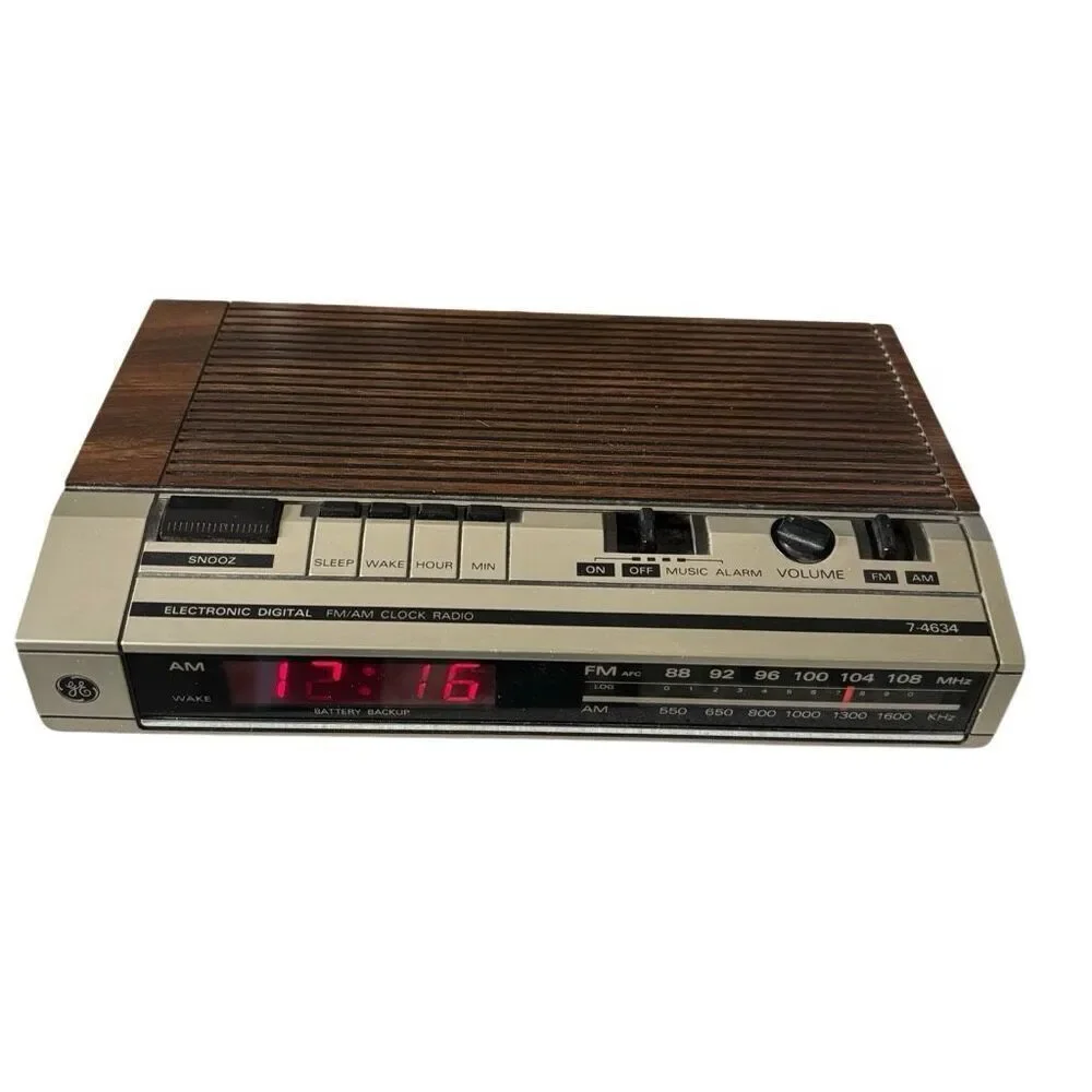 General Electric GE Model 7-4634B Electronic Digital FM/AM Clock Radio